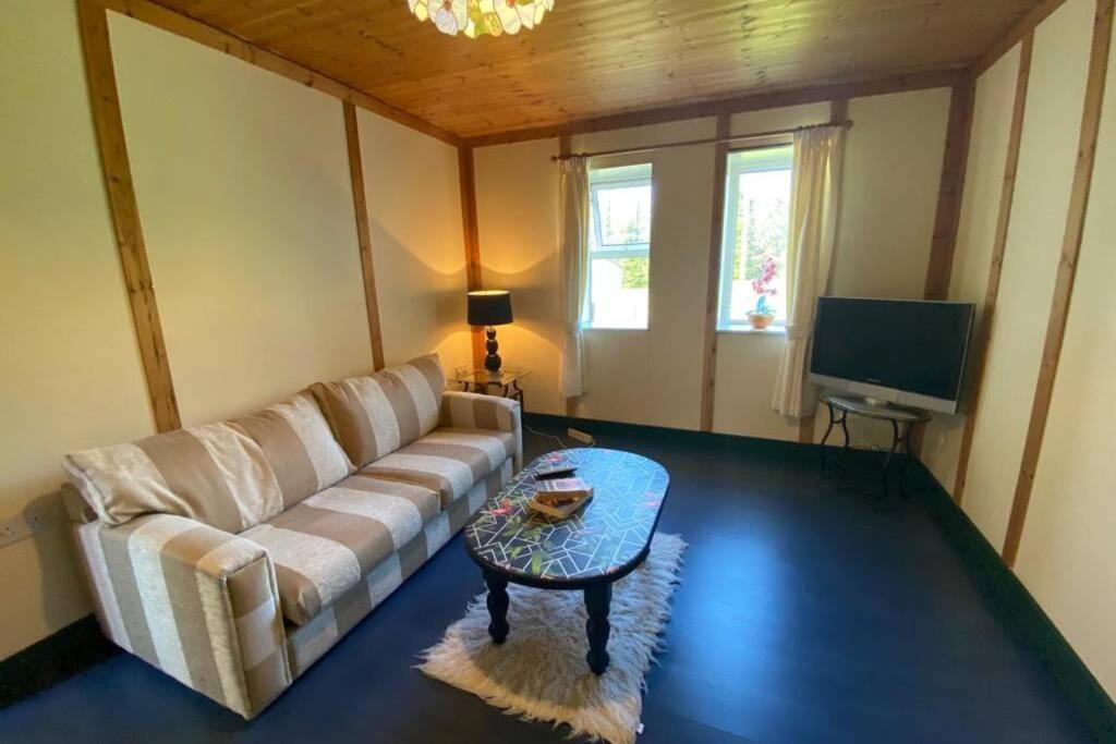 The Cosy Cabin 斯温福德 外观 照片
